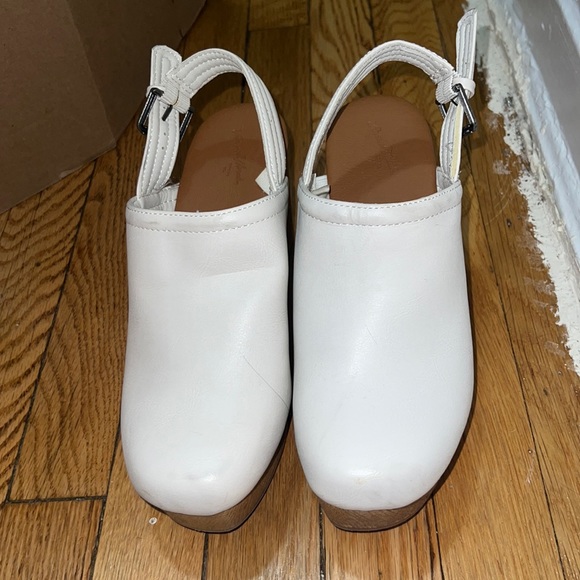 Universal Thread Clogs - Picture 4 of 8